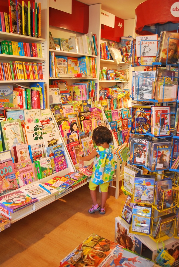 Beatrice in Bookstore in Italy